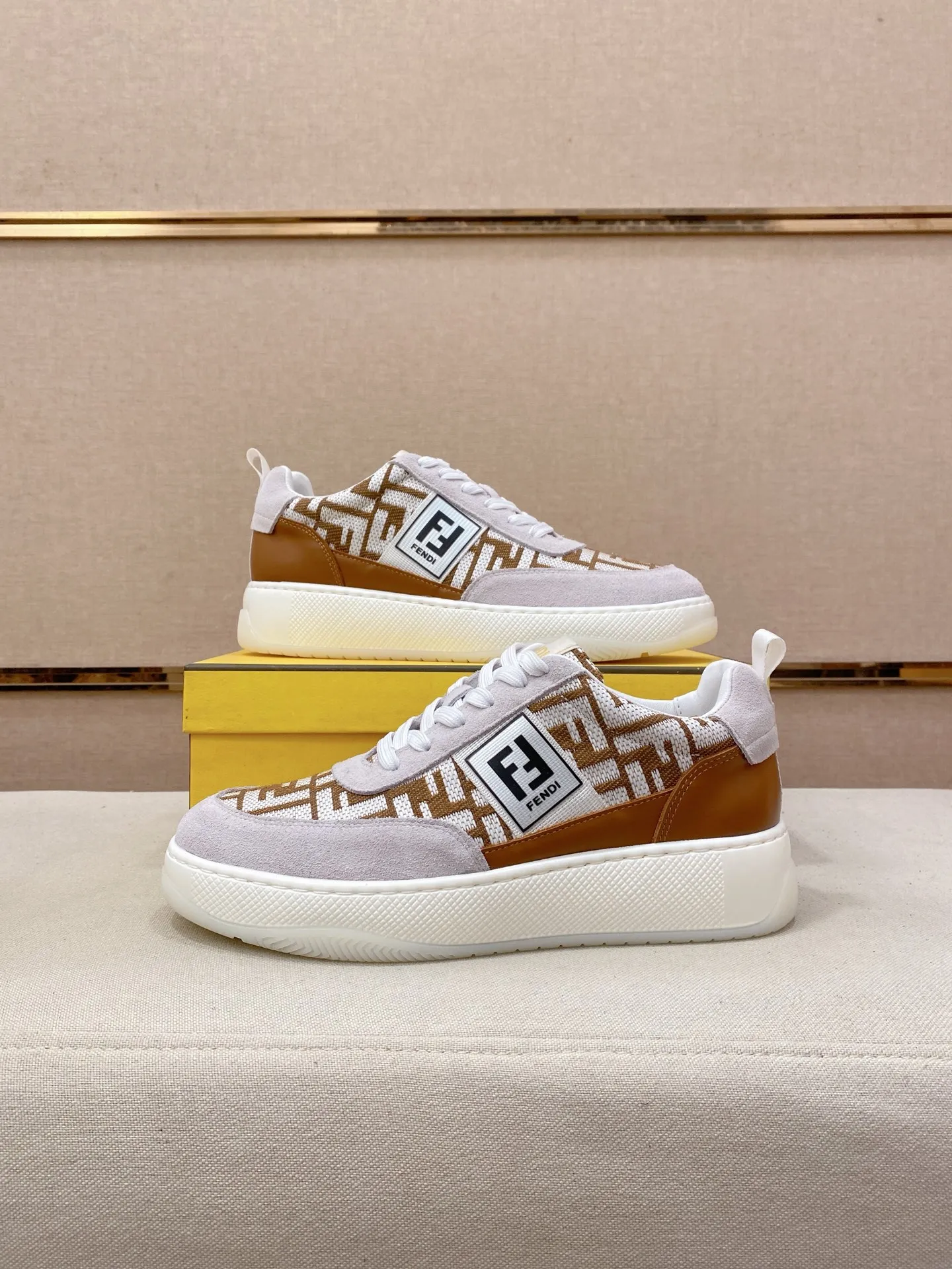 Men's shoes 💰 440💰 (fendi) New style 👊🏻 upper 🇮🇹 imported cowhide fabric 🇩🇪 lining imported sheepskin lining. The original outsole is molded to highlight the identity of every man, and the upper foot is elegant and stable🚶🏻🚶🏻The high-end custom counters reproduce the original version📯No matter the wind or rain, the shoe last remains unchanged and can withstand the verification of time🔍️,🔵 Size: 38-44
